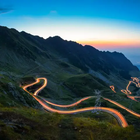 La carretera más bonita y espectacular del mundo: un enorme Scalextric lleno de curvas y vistas increíbles